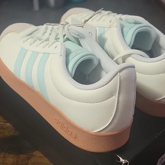 NEW Adidas Women's White, Beige, Light Blue  Sneakers Size 6 - Picture 6 of 6